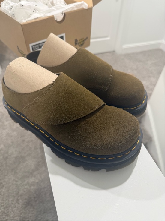 Dr. Martens Shoes - Dr. Martens Zebzag Anywhere EUC